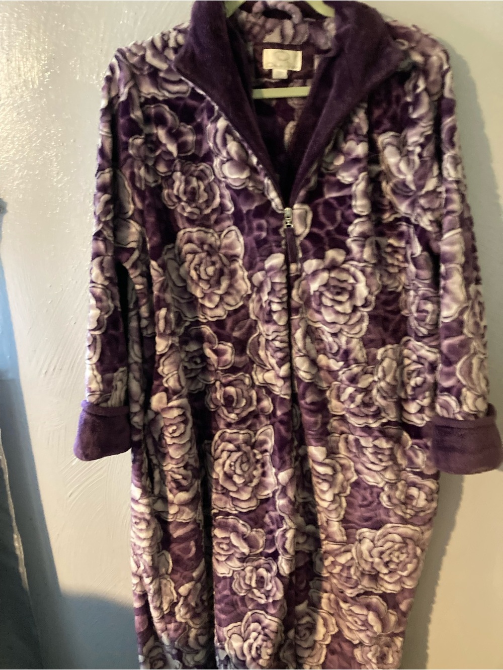 Oscar de la Renta Purple Floral Plush Zip Robe